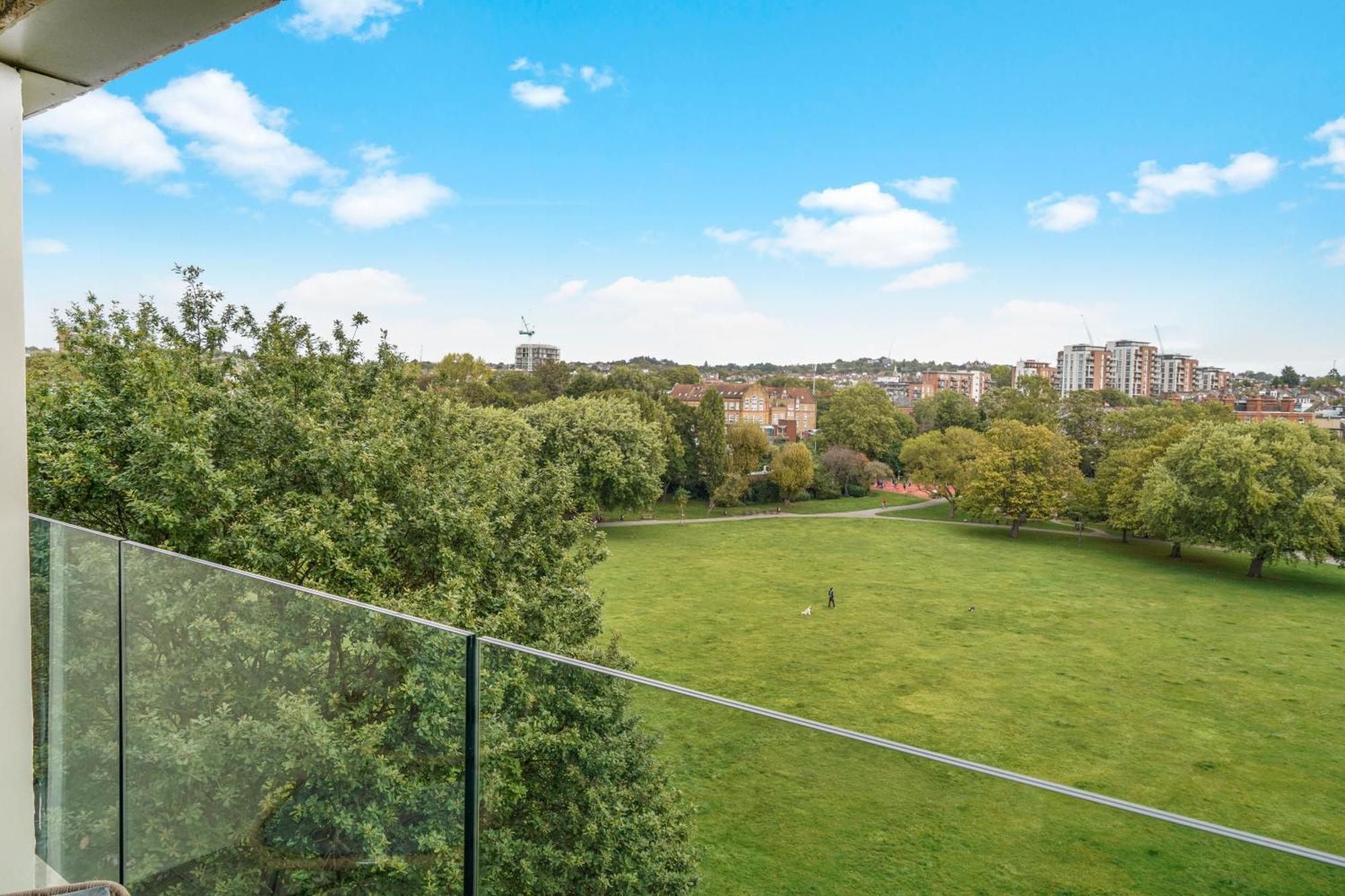 Utopian 3 Bedroom Kilburn *