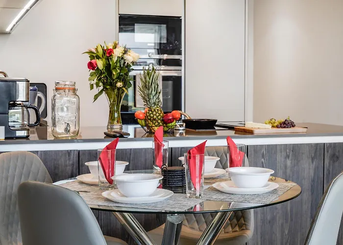 Utopian 3 Bedroom Apartment Kilburn